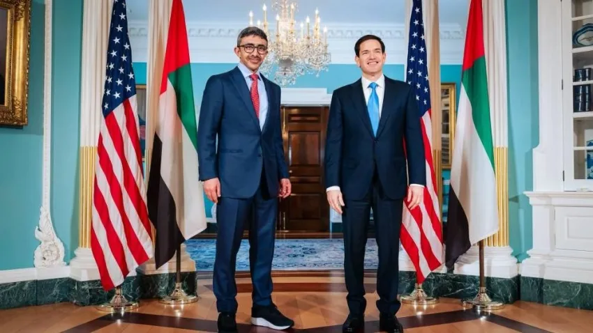 وزير الخارجية الإماراتي يجتمع بنظيره الأمريكي وزير الخارجية الإماراتي يجتمع بنظيره الأمريكي