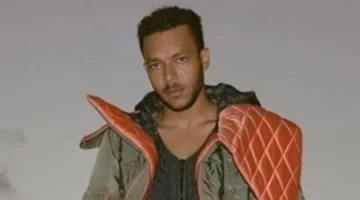 أفضل شاب في مصر: عمر مرموش يمنح تيشيرته لويجز ويعلق: إلى أعظم رابور في العالم