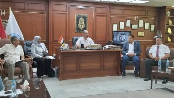بدء حملة مجتمعية لصيانة 20 مدرسة في الغردقة تحضيرًا للعام الدراسي القادم بدء حملة مجتمعية لصيانة 20 مدرسة في الغردقة تحضيرًا للعام الدراسي القادم