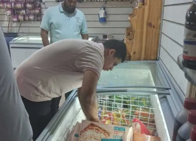 “إغلاق 48 منشأة” .. حملات واسعة على أسواق ومحلات الإسكندرية تسفر عن ضبط 816 مخالفة (صور) “إغلاق 48 منشأة” .. حملات واسعة على أسواق ومحلات الإسكندرية تسفر عن ضبط 816 مخالفة (صور)