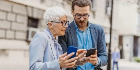 الهواتف الذكية وفئة كبار السن: كيف نجعل التكنولوجيا أداة بسيطة وآمنة؟ الهواتف الذكية وفئة كبار السن: كيف نجعل التكنولوجيا أداة بسيطة وآمنة؟