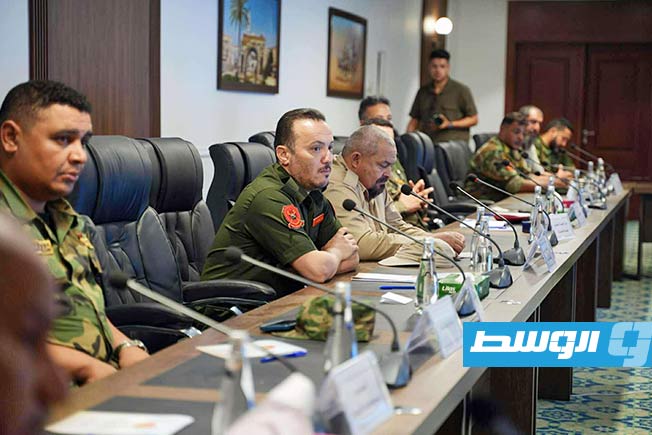 اجتماع المنفي مع قادة عسكريين لبحث الأوضاع الأمنية في طرابلس، 11 يونيو 2025. (المجلس الرئاسي)