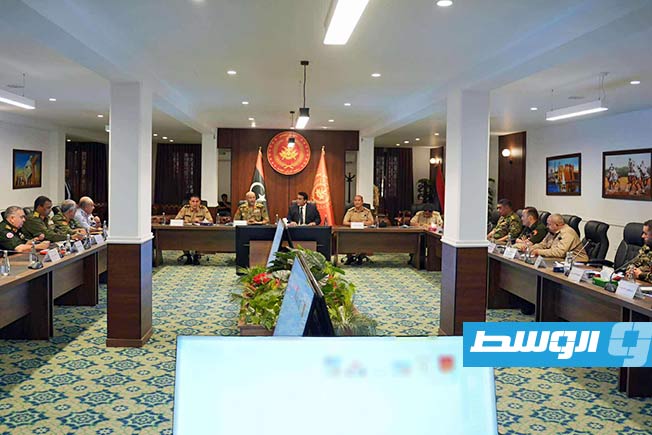 اجتماع المنفي مع قادة عسكريين لبحث الأوضاع الأمنية في طرابلس، 11 يونيو 2025. (المجلس الرئاسي)