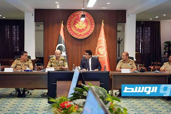 المنفي ينظم اجتماعًا عسكريًا شاملاً لمتابعة التطورات الأمنية في طرابلس المنفي ينظم اجتماعًا عسكريًا شاملاً لمتابعة التطورات الأمنية في طرابلس