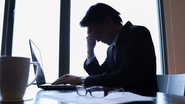 8 رجال أعمال يواجهون تهمًا مثيرة أمام المحكمة الجنائية 8 رجال أعمال يواجهون تهمًا مثيرة أمام المحكمة الجنائية