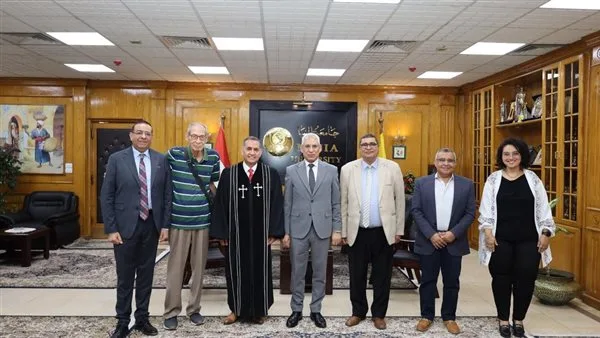 رئيس جامعة المنيا يرحب بوفد من الكنيسة الإنجيلية لتهنئتهم بعيد الأضحى المبارك رئيس جامعة المنيا يرحب بوفد من الكنيسة الإنجيلية لتهنئتهم بعيد الأضحى المبارك