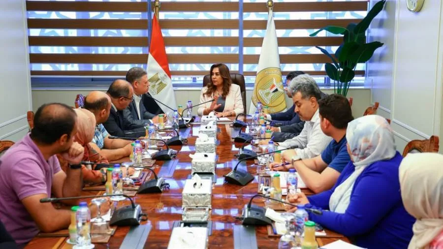 د. منال عوض تراقب تقدم العمل في نظام المراكز التكنولوجية بالمحافظات د. منال عوض تراقب تقدم العمل في نظام المراكز التكنولوجية بالمحافظات
