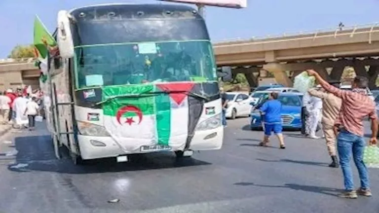 قافلة “الصمود” تصل إلى طرابلس وسط احتفاء جماهيري