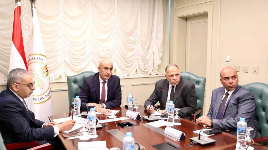 وزير التعليم يجتمع مع مديري الإدارات التعليمية لمناقشة التحضيرات النهائية لامتحانات الثانوية العامة 2024 / 2025