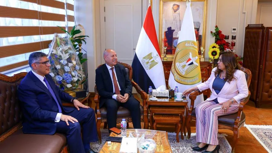 وزيرة التنمية المحلية تراجع مع محافظي القاهرة والجيزة المشاريع التنموية والخدمية في المحافظتين. وزيرة التنمية المحلية تراجع مع محافظي القاهرة والجيزة المشاريع التنموية والخدمية في المحافظتين.