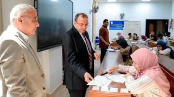 رئيس جامعة بني سويف يزور لجان الامتحانات في كليتي الآداب وعلوم الأرض
