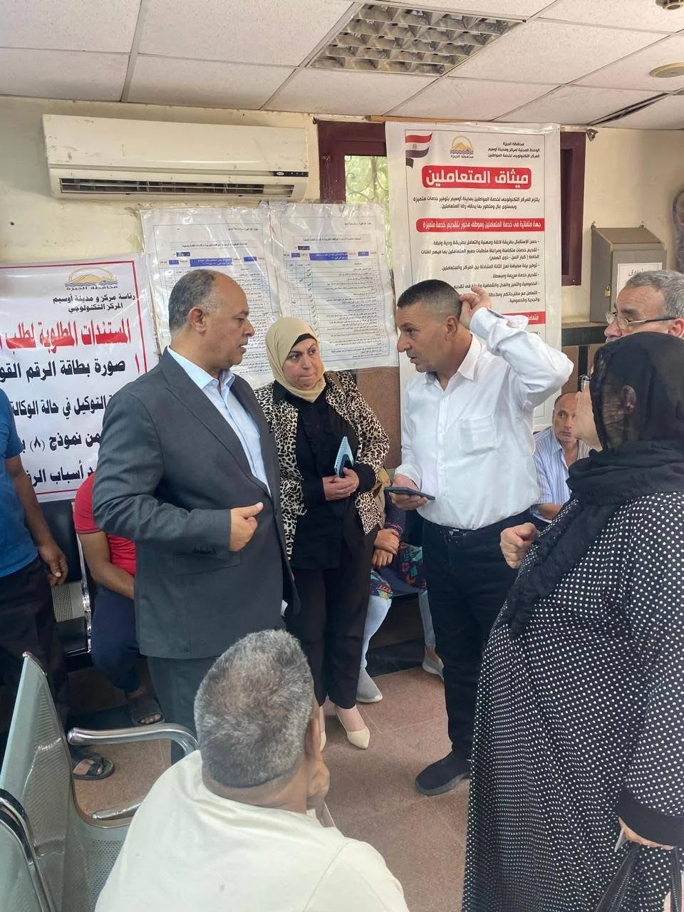 سكرتير عام محافظة الجيزة يقوم بزيارة مراكز التكنولوجيا في المحافظة سكرتير عام محافظة الجيزة يقوم بزيارة مراكز التكنولوجيا في المحافظة
