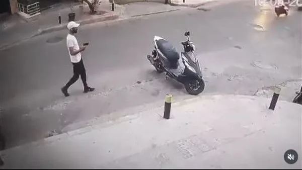 فيديو: سرقة دراجة نارية خلال النهار! فيديو: سرقة دراجة نارية خلال النهار!