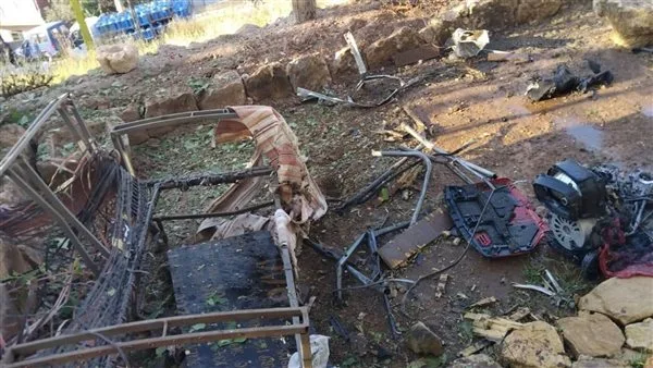 مصابون نتيجة قصف على فناء منزل في بيت ليف مصابون نتيجة قصف على فناء منزل في بيت ليف