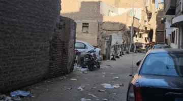 صور أولية لعملية إخلاء المنازل المتضررة جراء حفرة للتنقيب عن الآثار في قنا (خاص)
