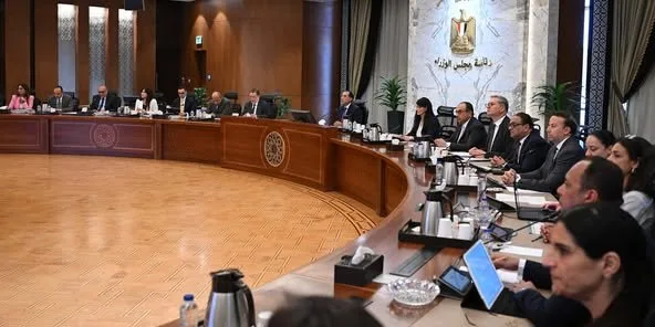 رئيس الوزراء يراقب سير تنفيذ برنامج العروض الحكومية رئيس الوزراء يراقب سير تنفيذ برنامج العروض الحكومية