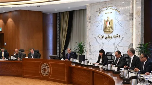 رئيس الحكومة يرأس لجنة طرح المشاريع الحكومية رئيس الحكومة يرأس لجنة طرح المشاريع الحكومية