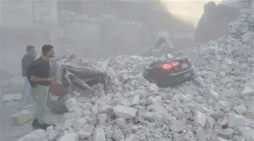 تدهور مبنى غير سكني في مدينة المنيا وت damage سيارتين