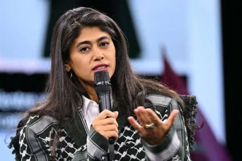ريما حسن وناشط برازيلي اعتقلا في الحبس الانفرادي بإسرائيل أثناء وجودهما على متن السفينة. ريما حسن وناشط برازيلي اعتقلا في الحبس الانفرادي بإسرائيل أثناء وجودهما على متن السفينة.