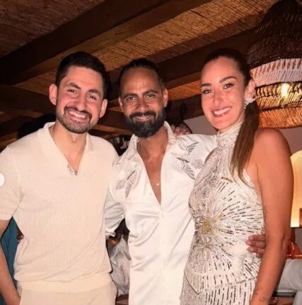 «احتفال عربي بأسلوب يوناني».. أمير المصري يبارك لأمينة خليل زواجها «احتفال عربي بأسلوب يوناني».. أمير المصري يبارك لأمينة خليل زواجها