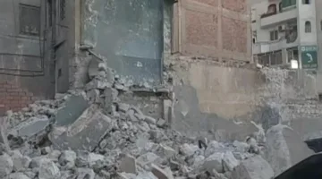عاجل.. تصادم سيارتين نتيجة انهيار مبنى مكون من 3 طوابق في المنيا (صور)