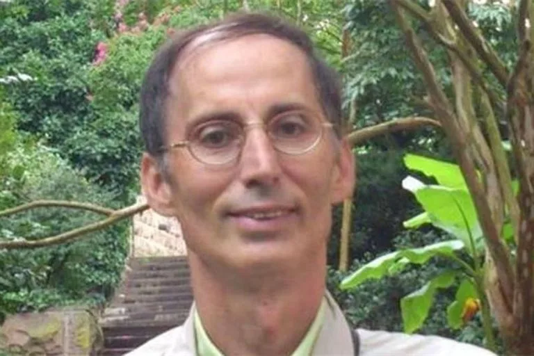 مريض باركنسون يصبح أول شخص ينال الموت بمساعدة طبية مريض باركنسون يصبح أول شخص ينال الموت بمساعدة طبية