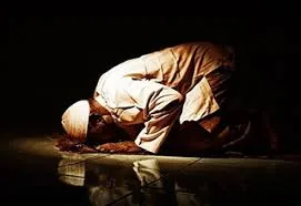 قيام الليل: خمس فوائد عظيمة لمن يلتزم بها يوميًا قيام الليل: خمس فوائد عظيمة لمن يلتزم بها يوميًا