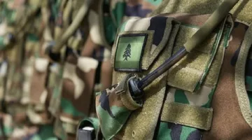 الجيش يُعلن عن إصابة ضابط وجنديين جراء انفجار ذخائر في منطقة عيناتا – بنت جبيل