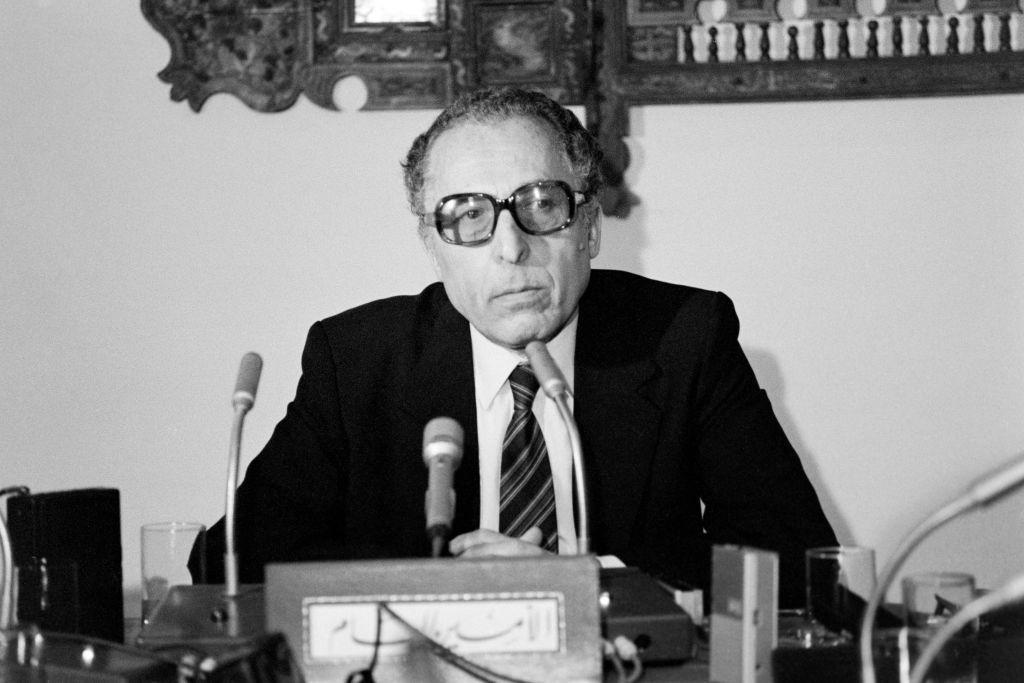الأمين العام للجامعة العربية الشاذلي القليبي أثناء انعقاد مجلس الوزراء العرب في 20 مايو/أيار 1984 في تونس