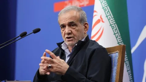 الرئيس الإيراني: لن نتراجع أمام الهيمنة الأمريكية في الملف النووي والمفاوضات مستمرة وفقاً للتوجيهات التي وضعها خامنئي. الرئيس الإيراني: لن نتراجع أمام الهيمنة الأمريكية في الملف النووي والمفاوضات مستمرة وفقاً للتوجيهات التي وضعها خامنئي.