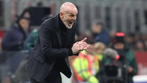 بيولي يتخلى عن ملايين النصر ويقرر الإشراف على تدريب فيورنتينا براتب أقل. بيولي يتخلى عن ملايين النصر ويقرر الإشراف على تدريب فيورنتينا براتب أقل.