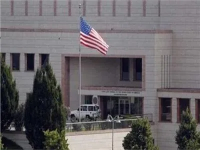 السفارة الأمريكية في الكويت تعلن استمرار أداء مهامها بشكل طبيعي وبكامل موظفيها السفارة الأمريكية في الكويت تعلن استمرار أداء مهامها بشكل طبيعي وبكامل موظفيها
