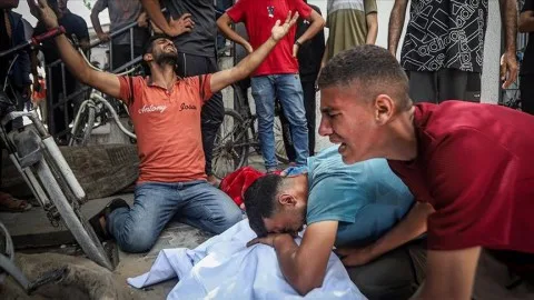 مجازر متواصلة ودماء تسفك في كل مكان: 80 شهيدًا غالبيتهم من الجائعين جراء إطلاق نار وغارات إسرائيلية في قطاع غزة.