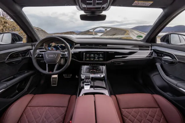 مقارنة بين BMW 520 وAudi A8 طراز 2025 مقارنة بين BMW 520 وAudi A8 طراز 2025