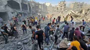 استشهاد 18 فلسطينيًا بالقرب من مركز مساعدات في وسط غزة وقصف في خان يونس