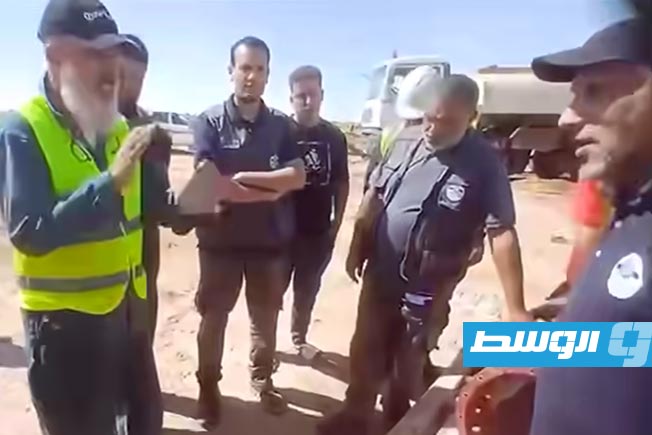 من عملية إصلاح التسريب في خط نقل النفط الواصل بين حقل الحمادة ومصفاة الزاوية، الأربعاء 11 يونيو 2025 (شركة الخليج العربي للنفط)