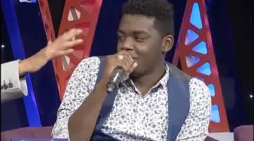 شاهد الفيديو: الفنان مأمون سوار الدهب يثير الدهشة بزفافه على الحسناء “حنين”، ابنة الأسطورة محمود عبد العزيز، ويتبادل معها الأحضان في حفل عقد قرانهما بالقاهرة.