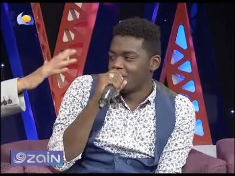 شاهد الفيديو: الفنان مأمون سوار الدهب يثير الدهشة بزفافه على الحسناء “حنين”، ابنة الأسطورة محمود عبد العزيز، ويتبادل معها الأحضان في حفل عقد قرانهما بالقاهرة. شاهد الفيديو: الفنان مأمون سوار الدهب يثير الدهشة بزفافه على الحسناء “حنين”، ابنة الأسطورة محمود عبد العزيز، ويتبادل معها الأحضان في حفل عقد قرانهما بالقاهرة.