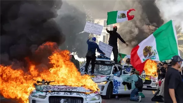 عاجل.. تجدد المظاهرات في لوس أنجلوس وإعلان حظر التجوال عاجل.. تجدد المظاهرات في لوس أنجلوس وإعلان حظر التجوال