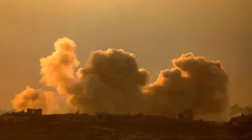 غزة تحت القصف: casualties from Israeli strikes on aid seekers near Netzarim Junction.