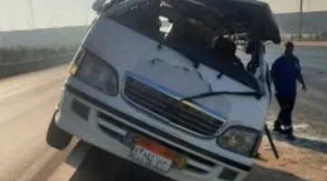 قرار سريع بعد انقلاب ميكروباص على ركابه في النزهة وإصابة 10 أشخاص.