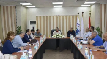 مسؤولو مدينة السويس الجديدة يلتقون بعدد من مستثمري المنطقة الصناعية لبحث سبل التعاون