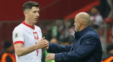 استقالة مدرب منتخب بولندا بسبب خلاف مع ليفاندوفسكي