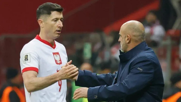 استقالة مدرب منتخب بولندا بسبب خلاف مع ليفاندوفسكي استقالة مدرب منتخب بولندا بسبب خلاف مع ليفاندوفسكي
