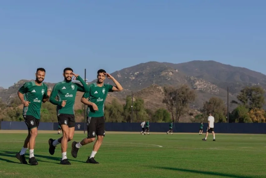 الأخضر يبدأ تمارينه في أمريكا تحضيراً لمواجهة هاييتي في الكأس الذهبية. الأخضر يبدأ تمارينه في أمريكا تحضيراً لمواجهة هاييتي في الكأس الذهبية.
