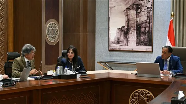 عاجل..مدبولي يبرز أهمية التواصل المستمر مع قيادات القطاع الخاص. عاجل..مدبولي يبرز أهمية التواصل المستمر مع قيادات القطاع الخاص.