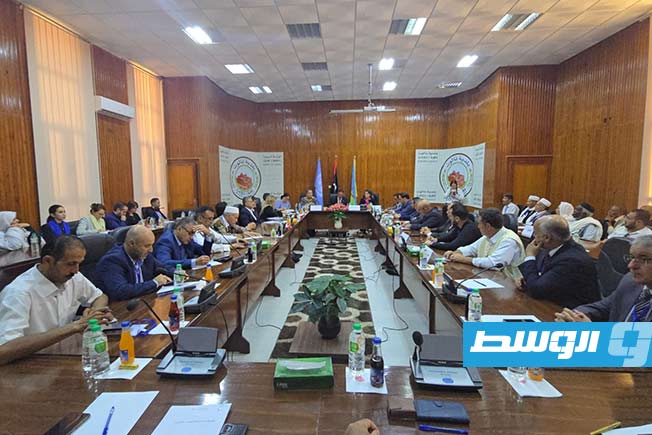 تيتيه خلال عقد اجتماع مع عمداء بلديات ومشايخ ونشطاء في نالوت، 12 يونيو 2025. (بلدية نالوت)