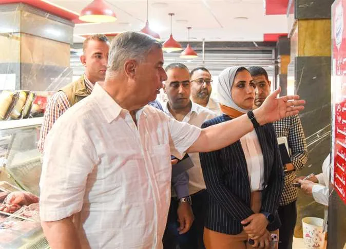 700 جنيه للكيلو.. محافظ الإسكندرية يوبخ صاحب محل جزارة: ‘من أين حصلتم على هذه الأسعار؟’ (فيديو) 700 جنيه للكيلو.. محافظ الإسكندرية يوبخ صاحب محل جزارة: ‘من أين حصلتم على هذه الأسعار؟’ (فيديو)