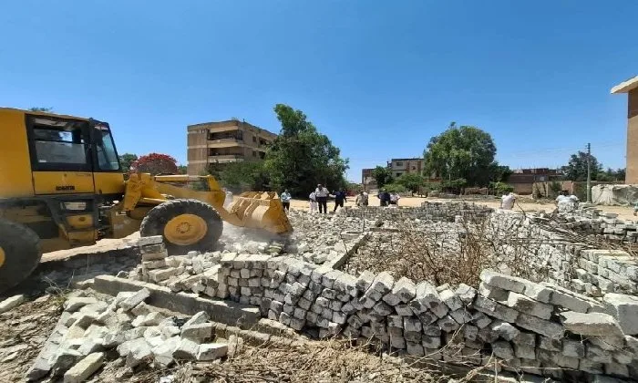 إزالة تعديات على 7877 متر مربع من الأراضي الزراعية والمباني غير القانونية في البحيرة إزالة تعديات على 7877 متر مربع من الأراضي الزراعية والمباني غير القانونية في البحيرة