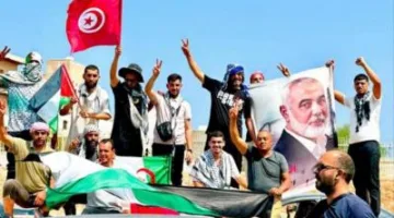 قافلة المساعدات المغربية تقترب من مدينة مصراتة وتطلب من مصر تسهيل دخولها إلى مدينة رفح المجاورة لحدود غزة.